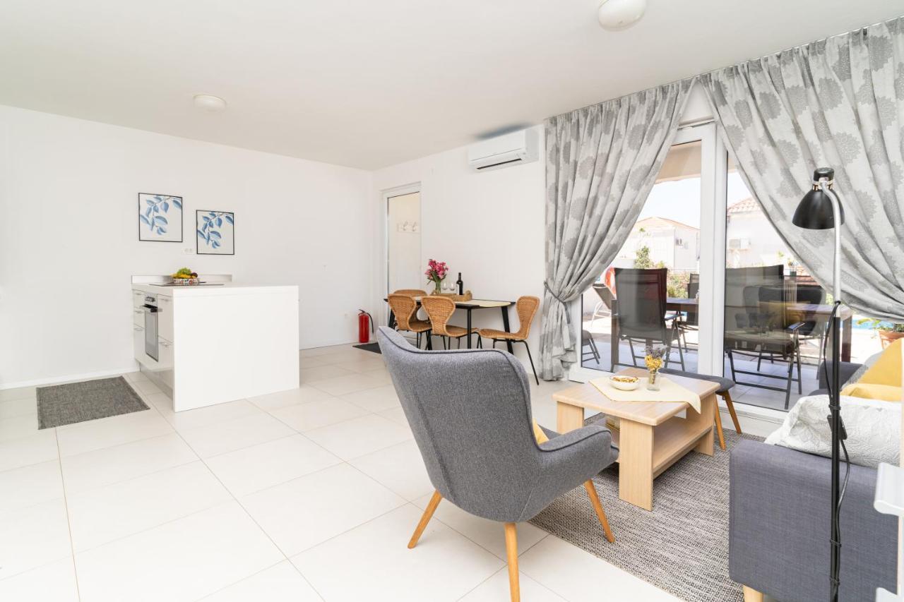 Apartment Sunnyhill With Private And Shared Pool Cavtat