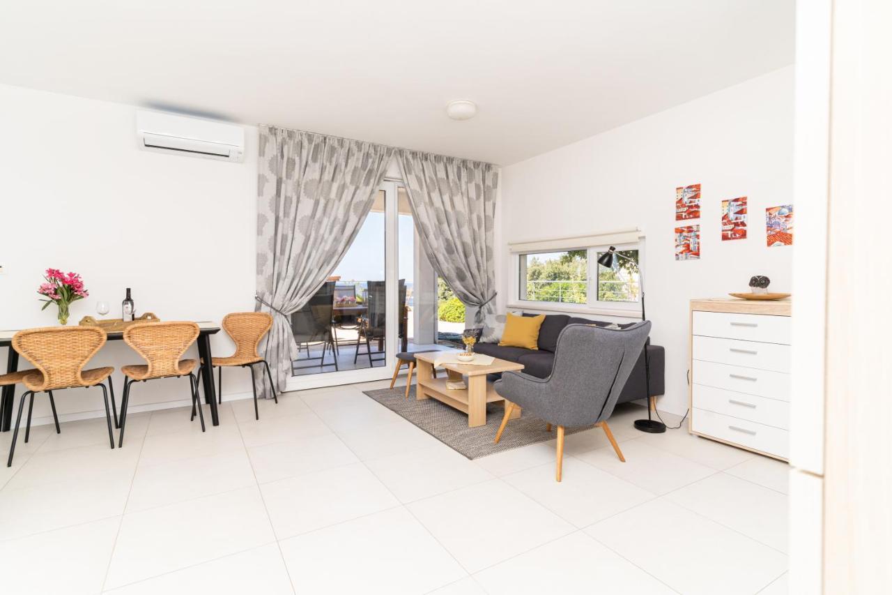 Sunnyhill With Private And Shared Pool Apartment Cavtat