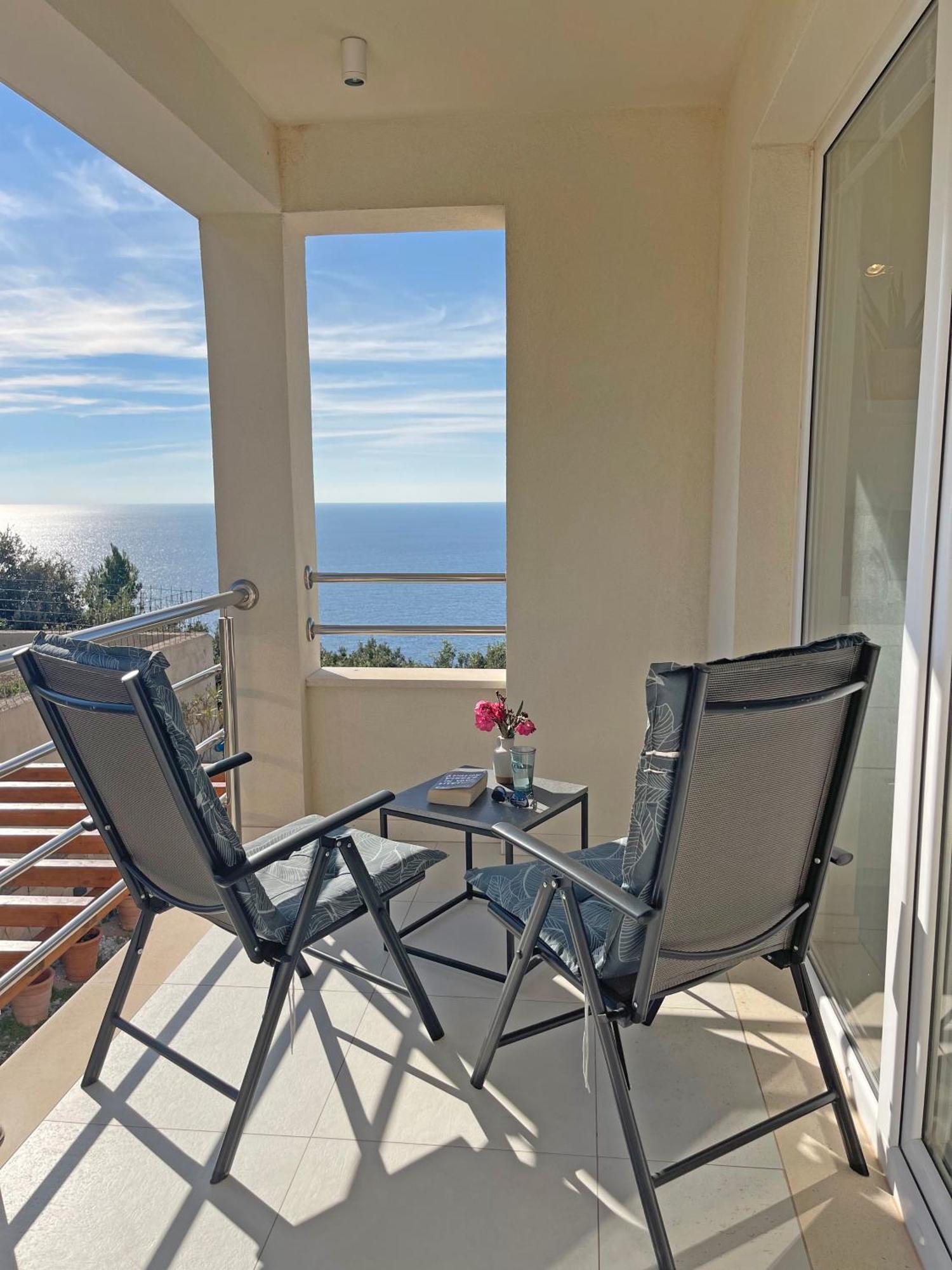 Apartment Sunnyhill With Private And Shared Pool *
