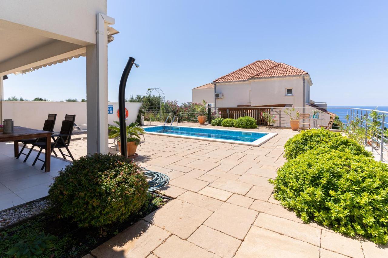 Lägenhet Sunnyhill With Private And Shared Pool *