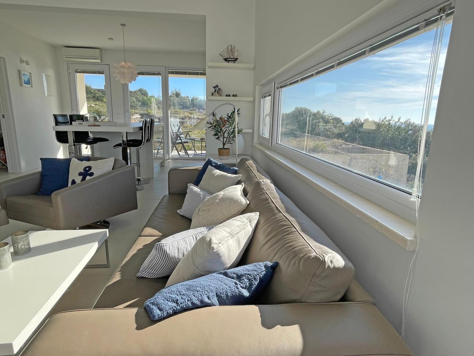 Lägenhet Sunnyhill With Private And Shared Pool *