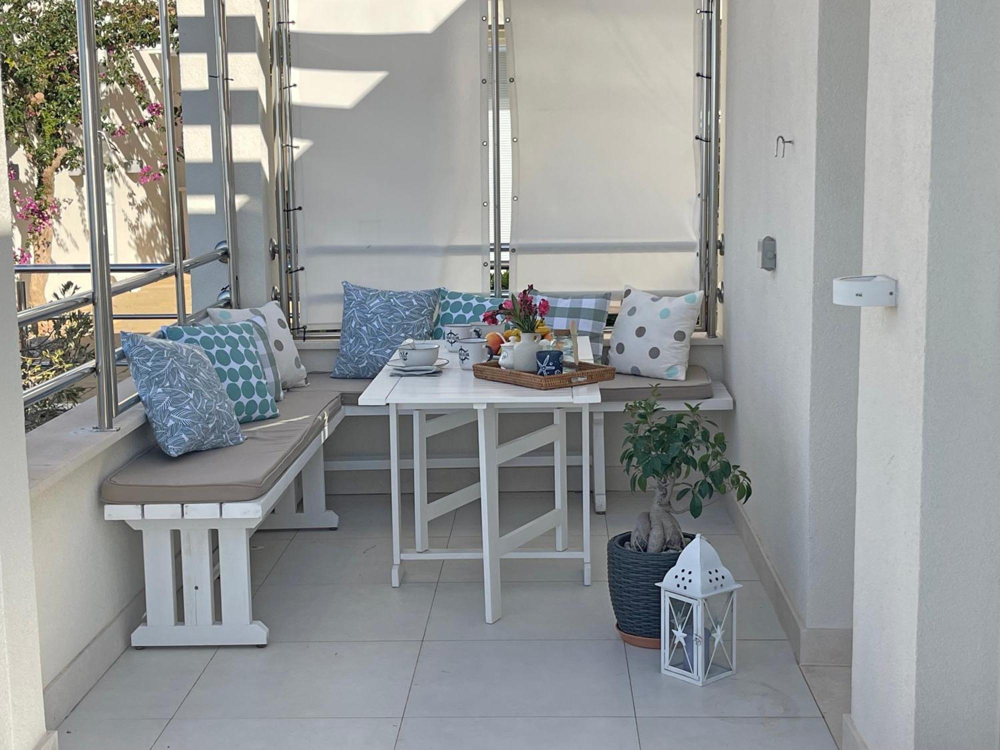 Lägenhet Sunnyhill With Private And Shared Pool *