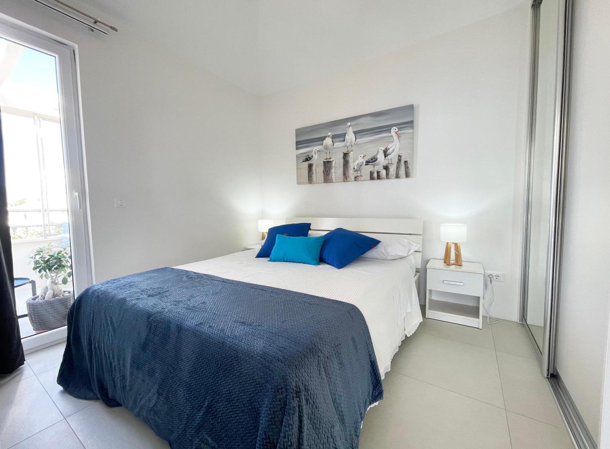 Lägenhet Sunnyhill With Private And Shared Pool